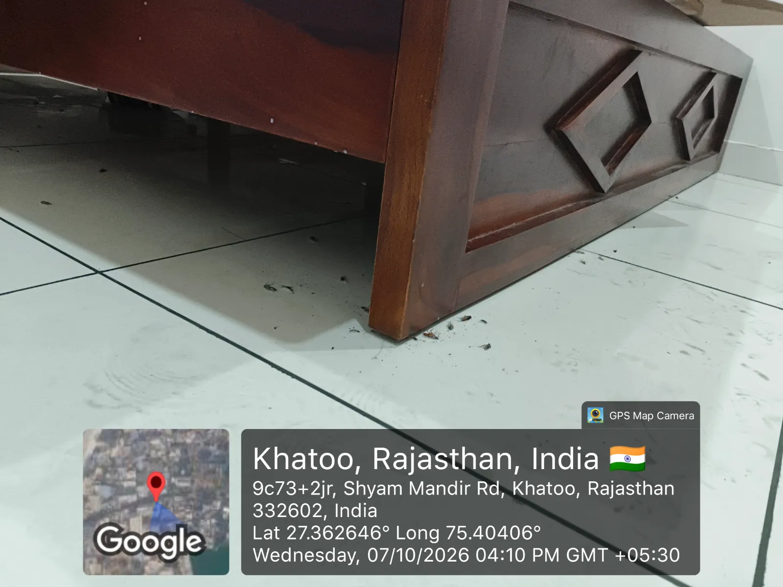 Pest technician treating a hotel room for cockroach activity near Peepliya, Jhalawar.